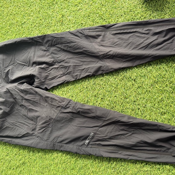 Arc'teryx Men's Black Technical Jogger Pants - Picture 6 of 6